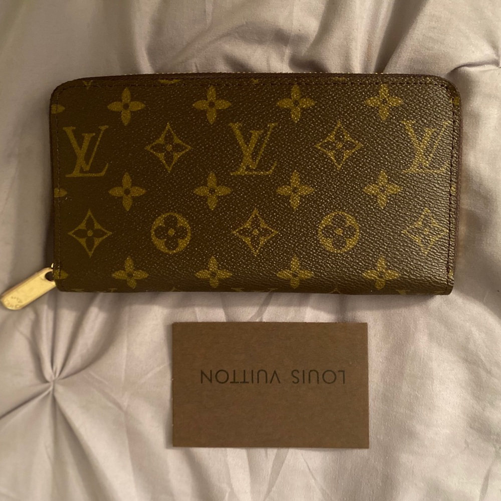BRAND NEW Louis Vuitton dark brown wallet.